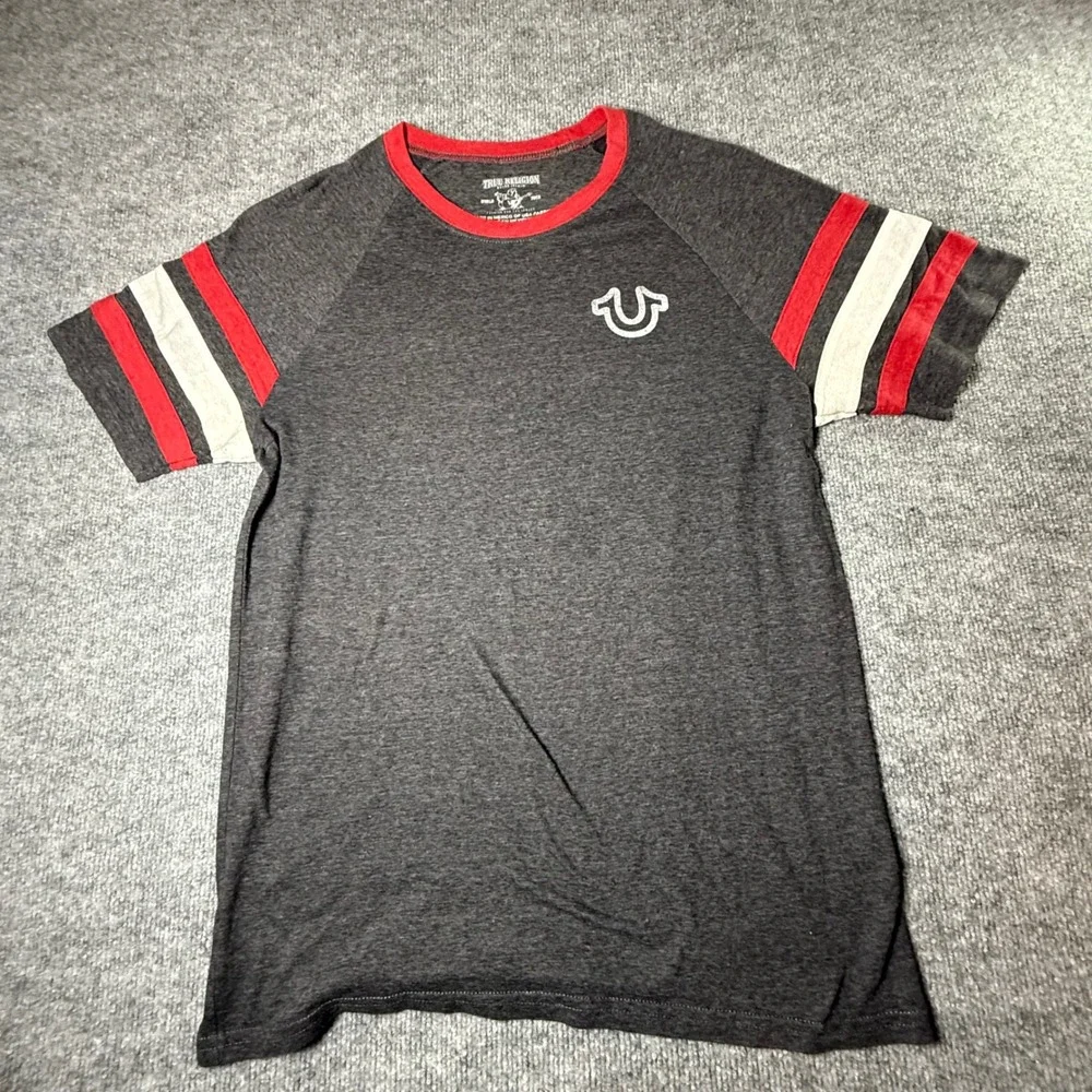 True Religion Mens Raglan Graphic T-Shirt Gray Red Varsity Stripe Size M 02 Logo
